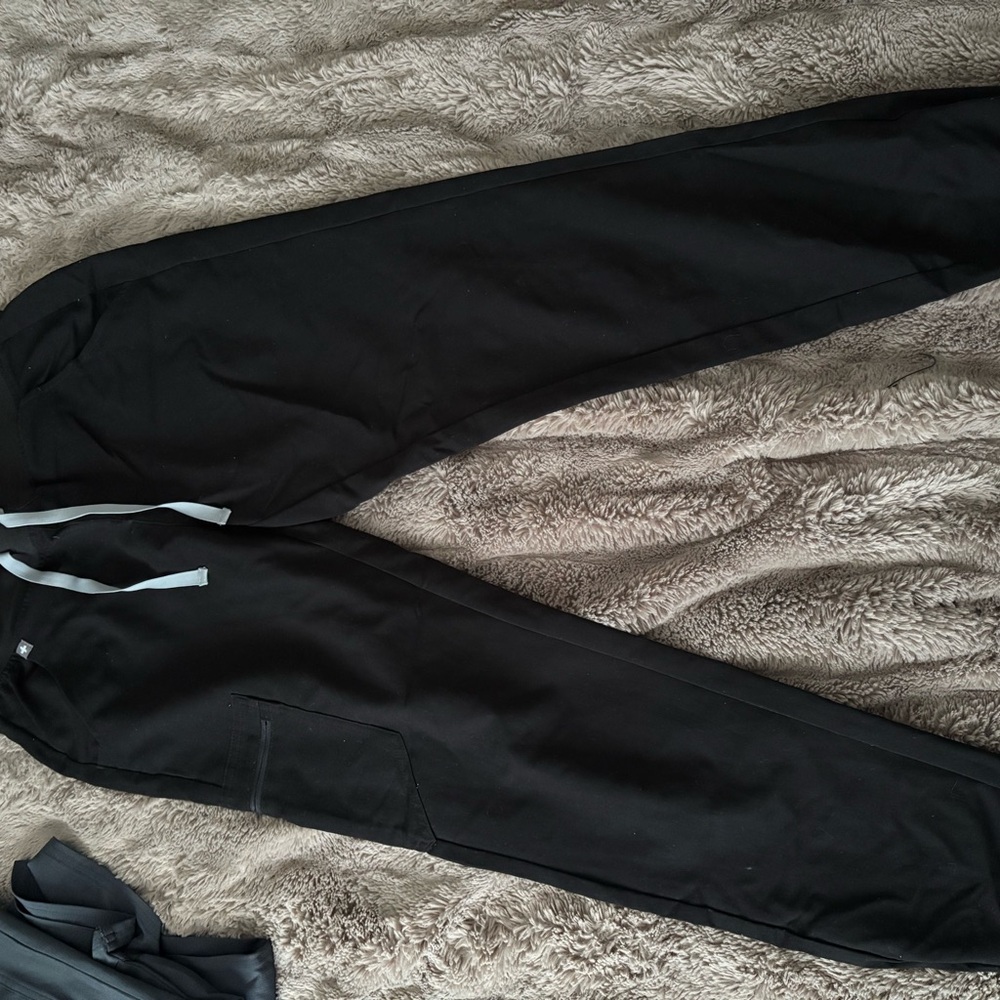 Black fig scrub joggers